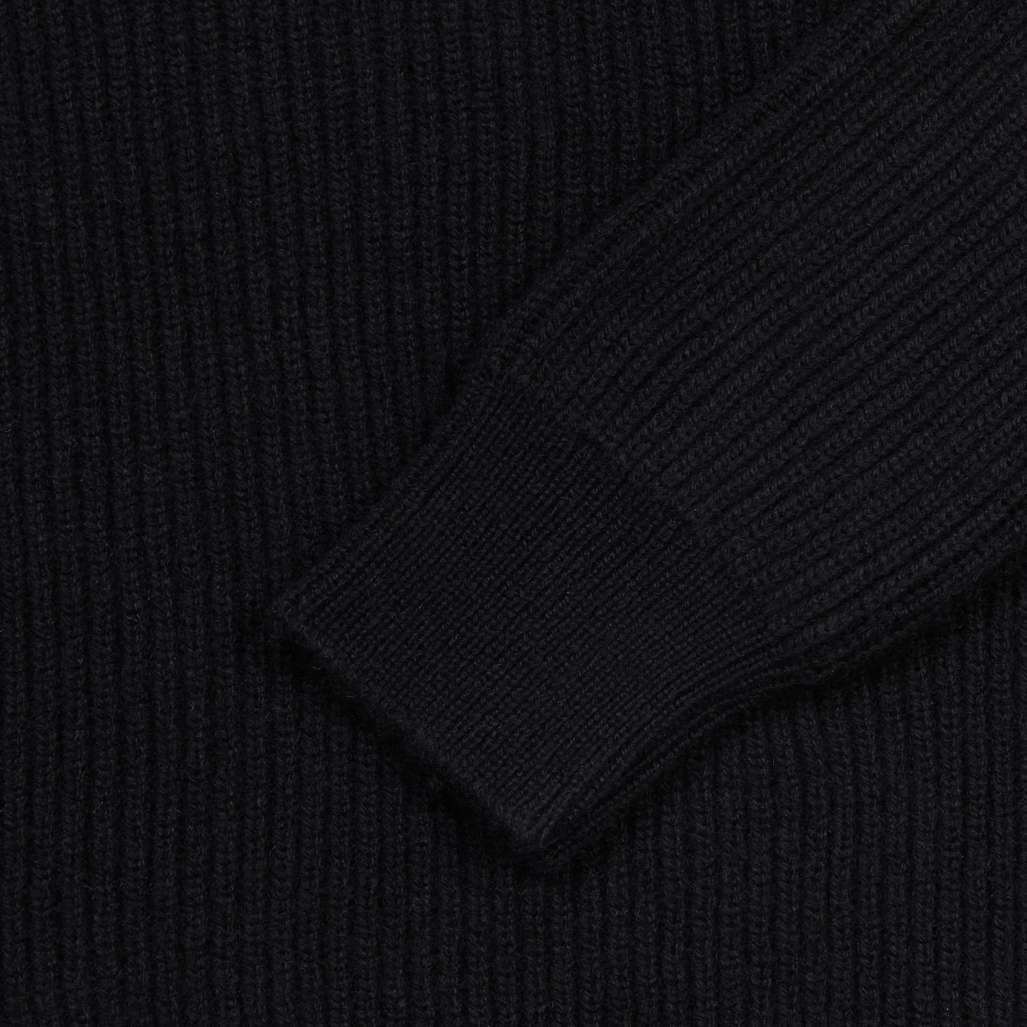Cashmere alpine half zip sweater in black