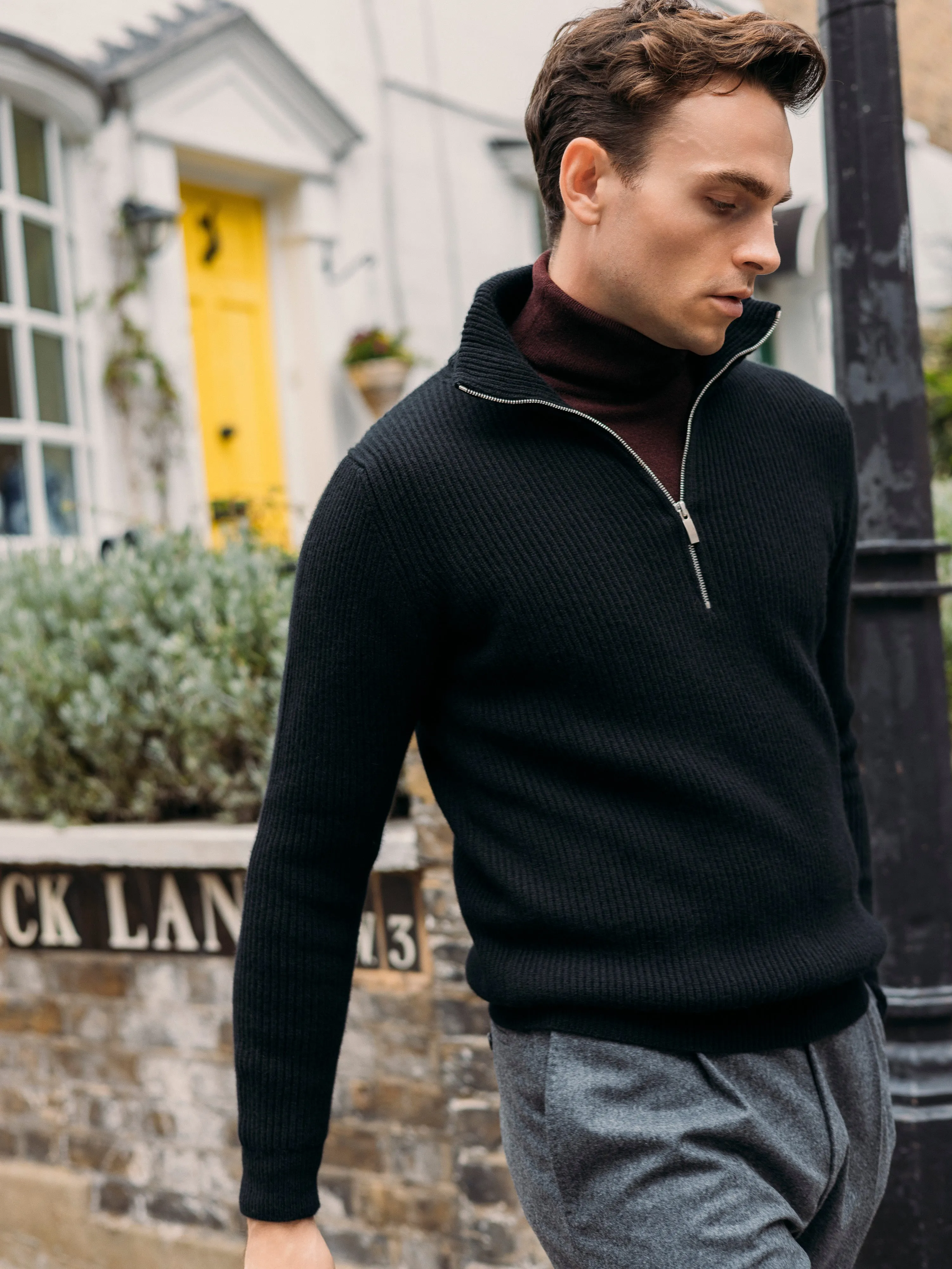 Cashmere alpine half zip sweater in black