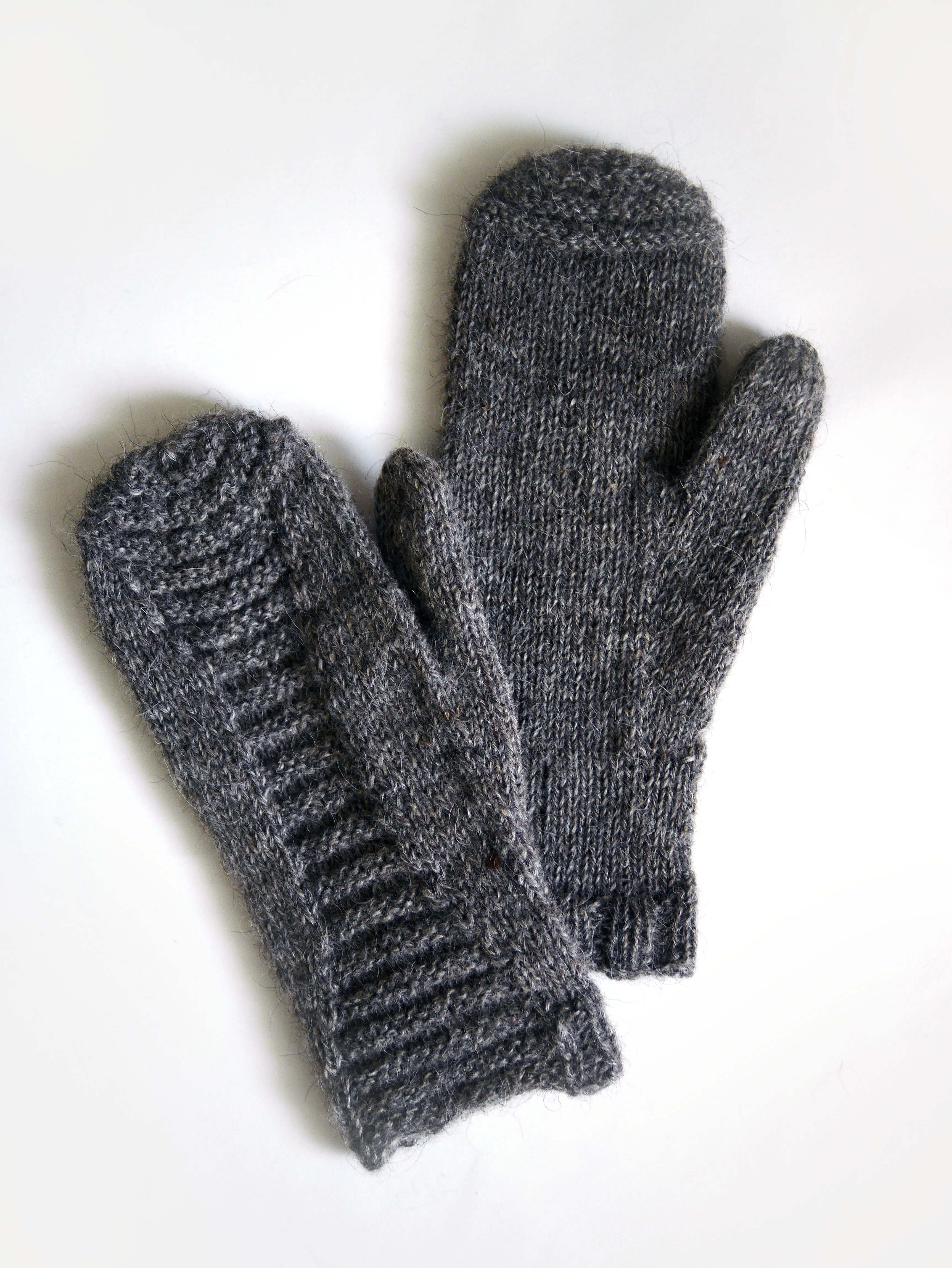 Mittens Unzipped <br/><small>knitting pattern</small>